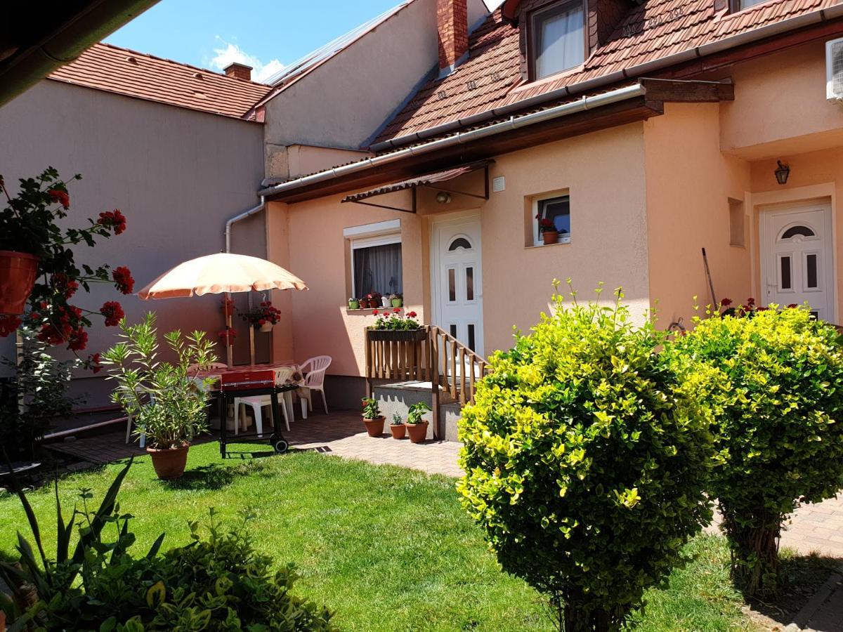 Renáta Vendégház Eger Esterno foto